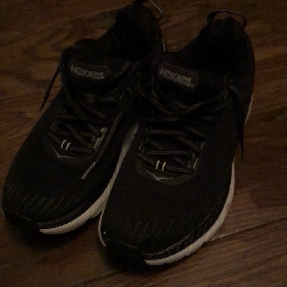 Hoka one one Clifton 5 running shoe in black size 8